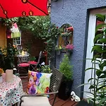 Mountroyal Victorian Studio Self Catering Apartment 3