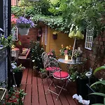 Mountroyal Victorian Studio Self Catering Apartment 3