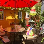 Mountroyal Victorian Studio Self Catering Apartment 3